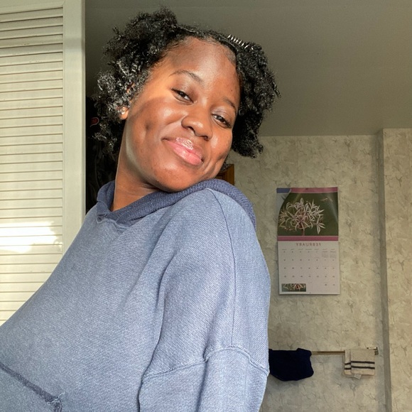 Meet your Posher, Sarah🙃 - Picture 3 of 6